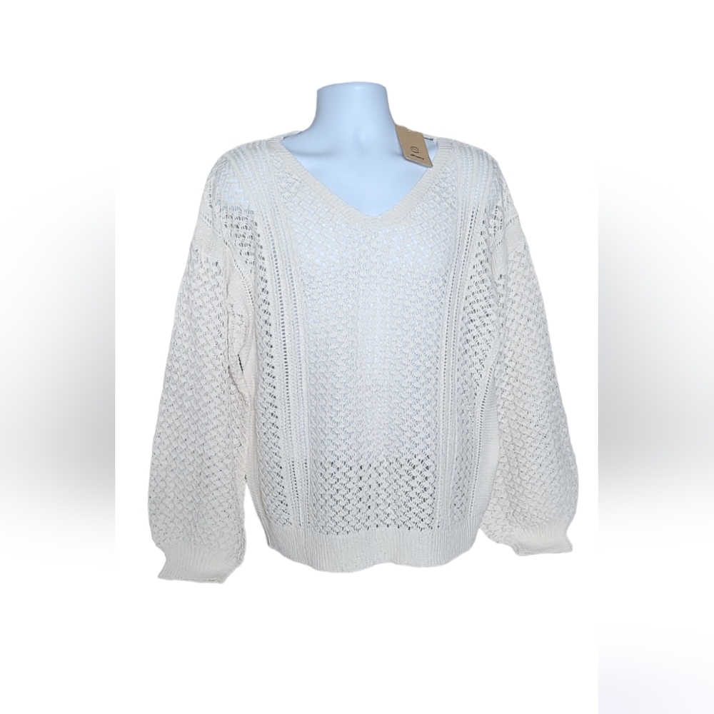 Epretty cream colored oversized sweater